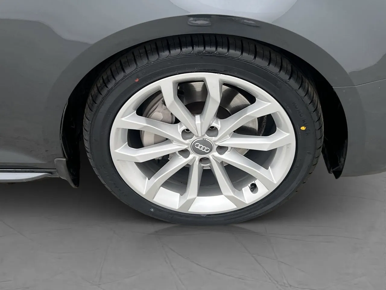 Vehicle image 33