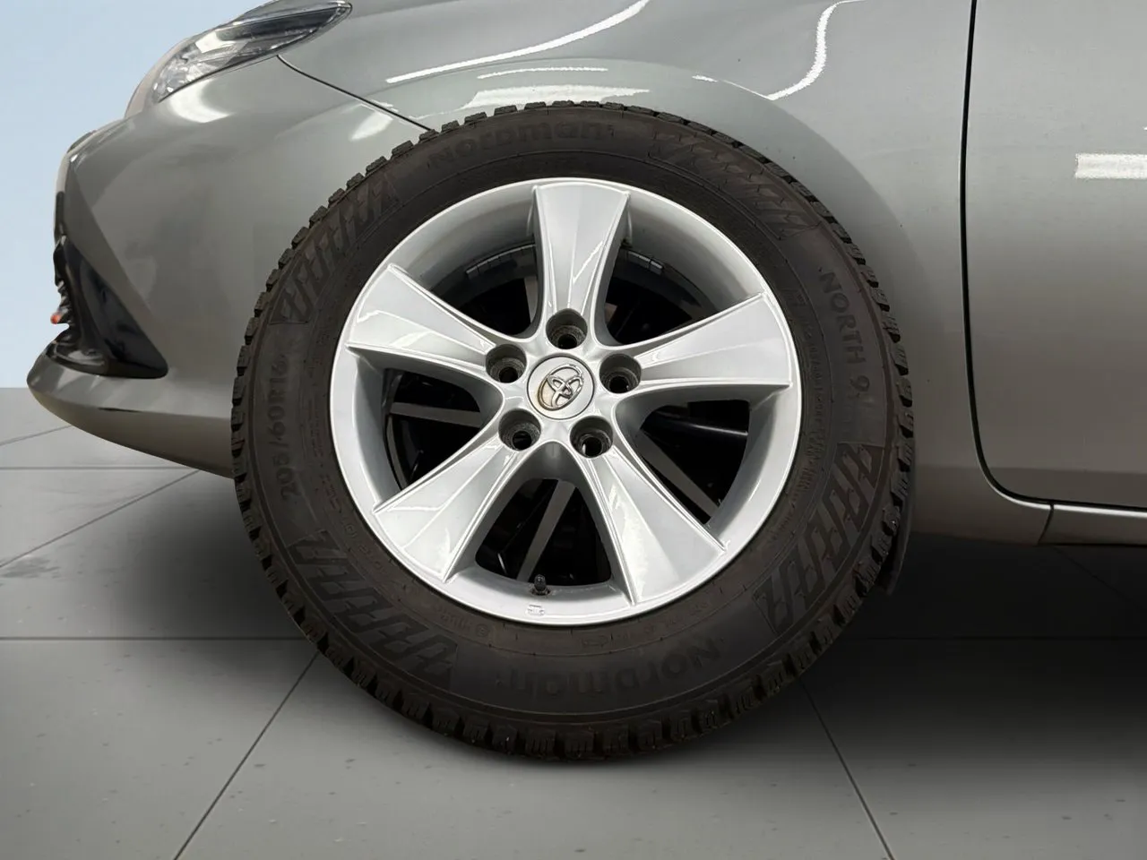 Vehicle image 13