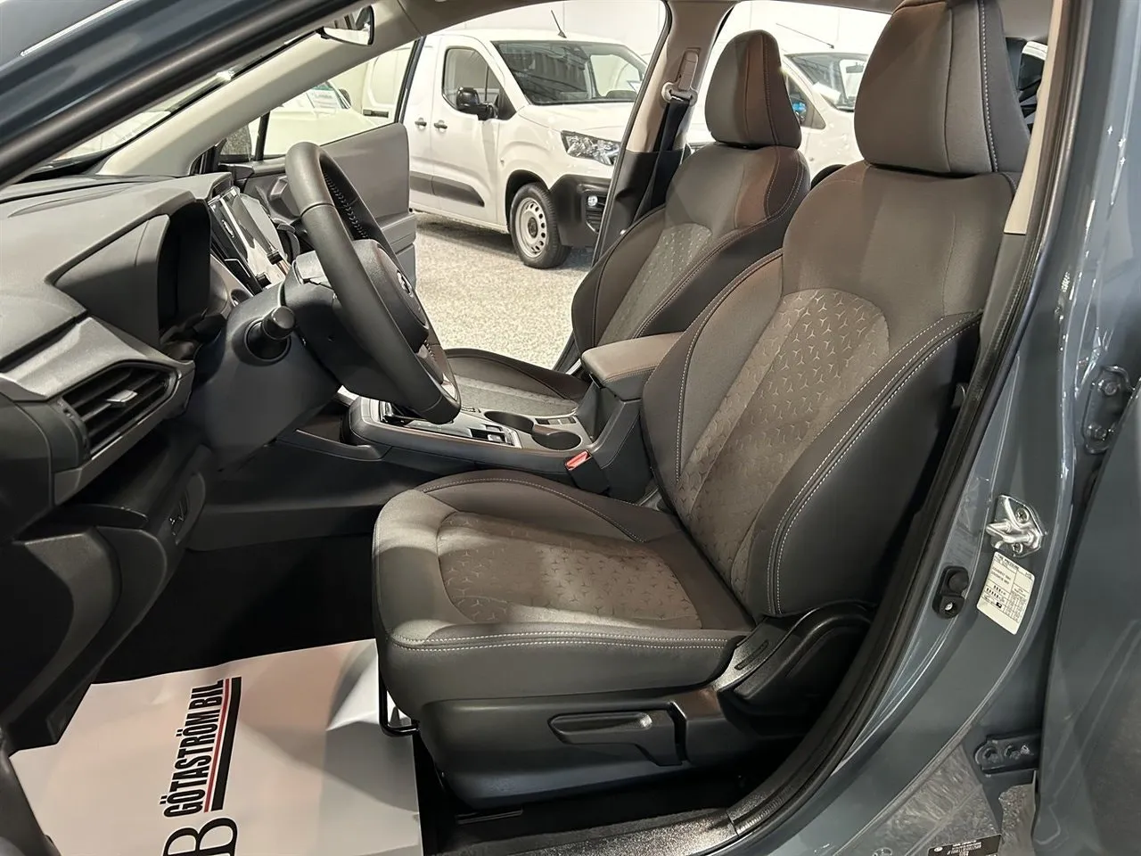 Vehicle image 12