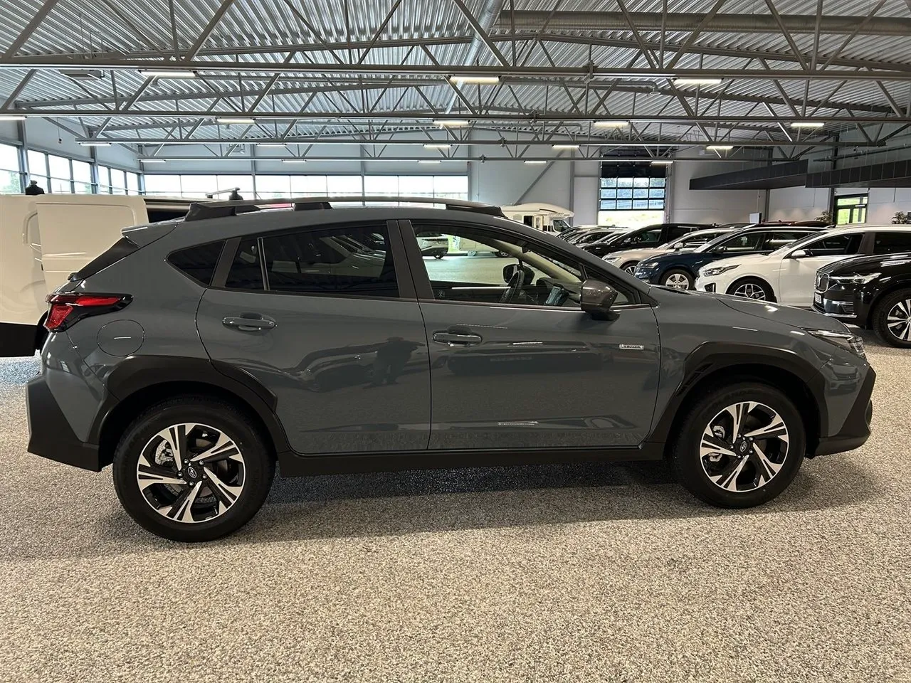 Vehicle image 6