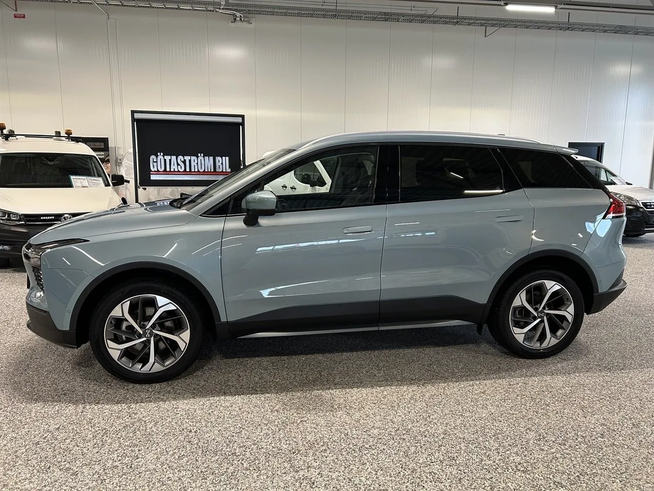 Vehicle image 7