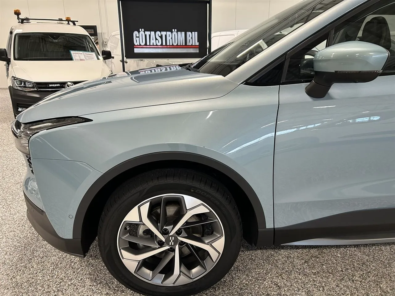 Vehicle image 8