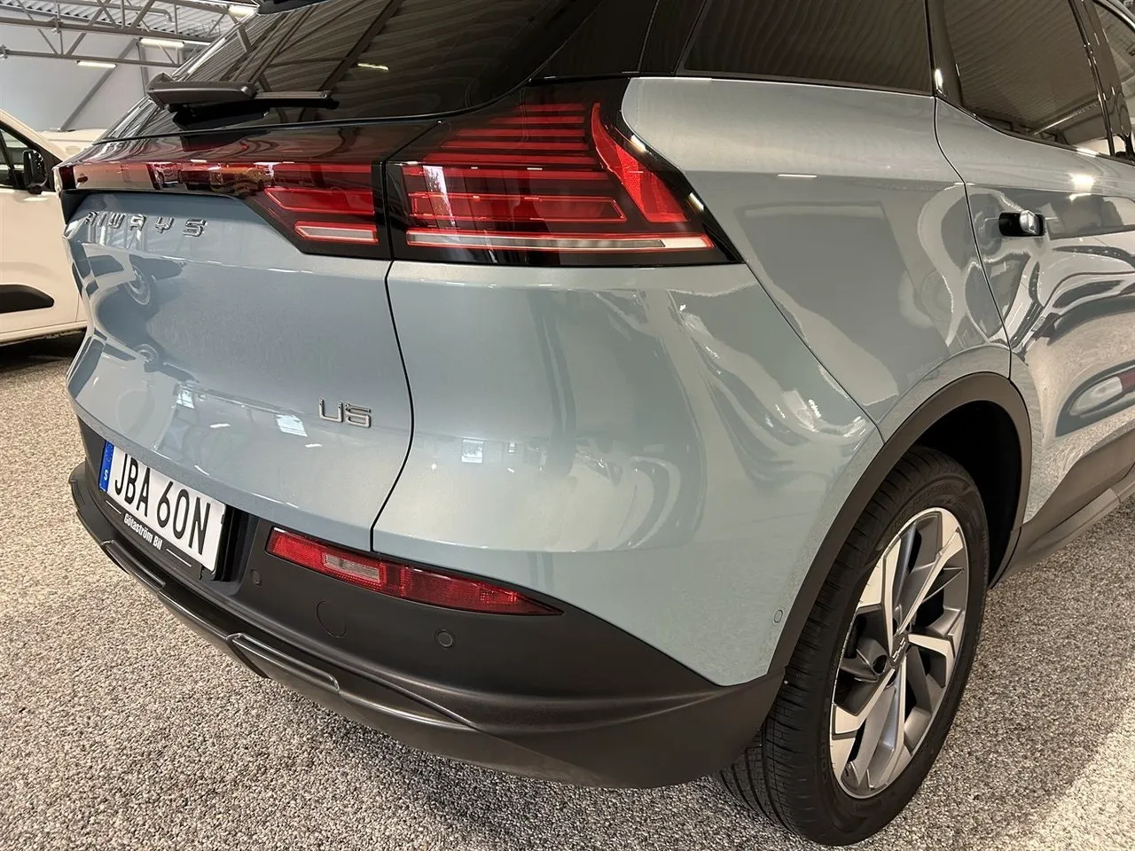 Vehicle image 6