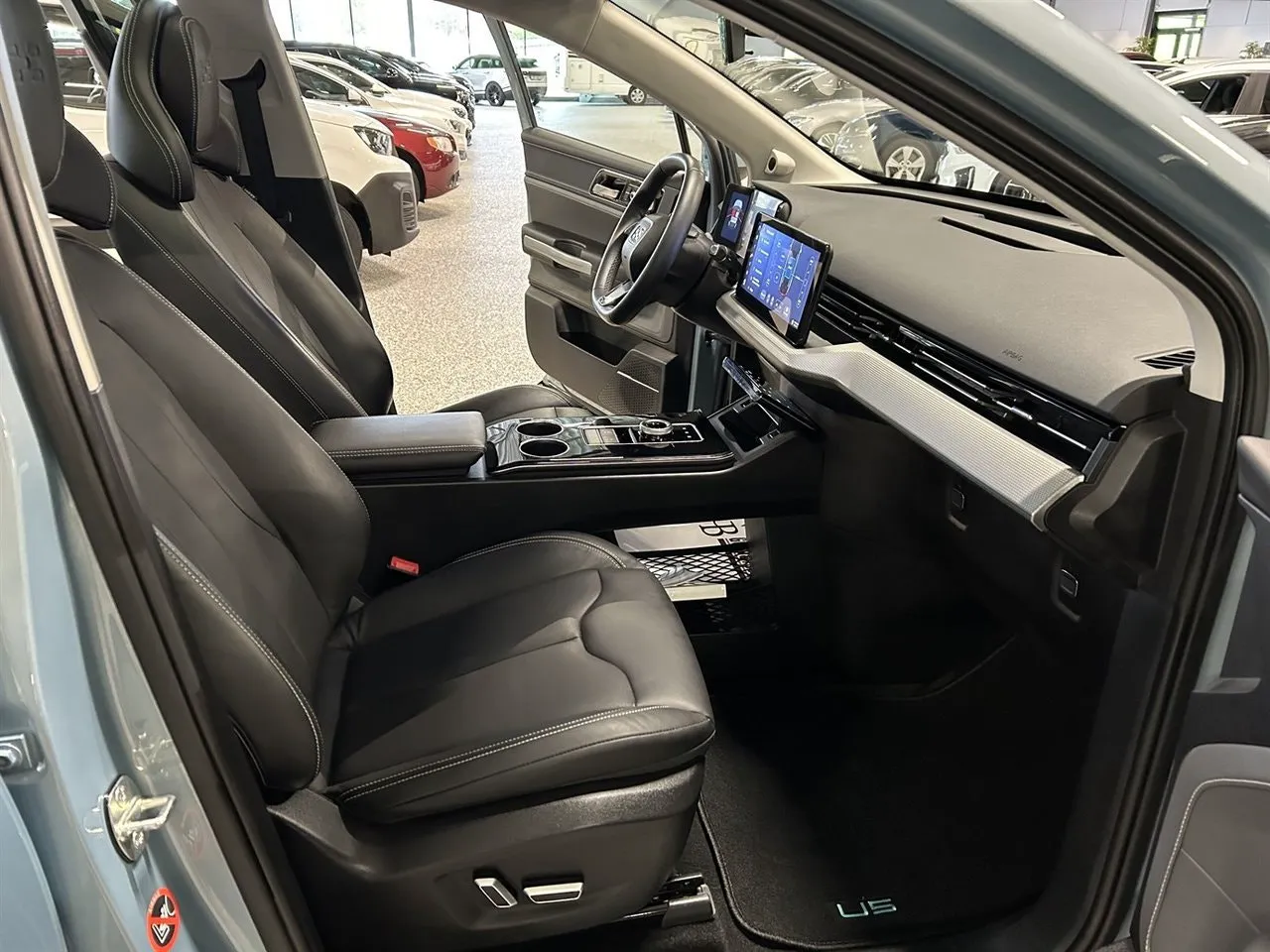 Vehicle image 17