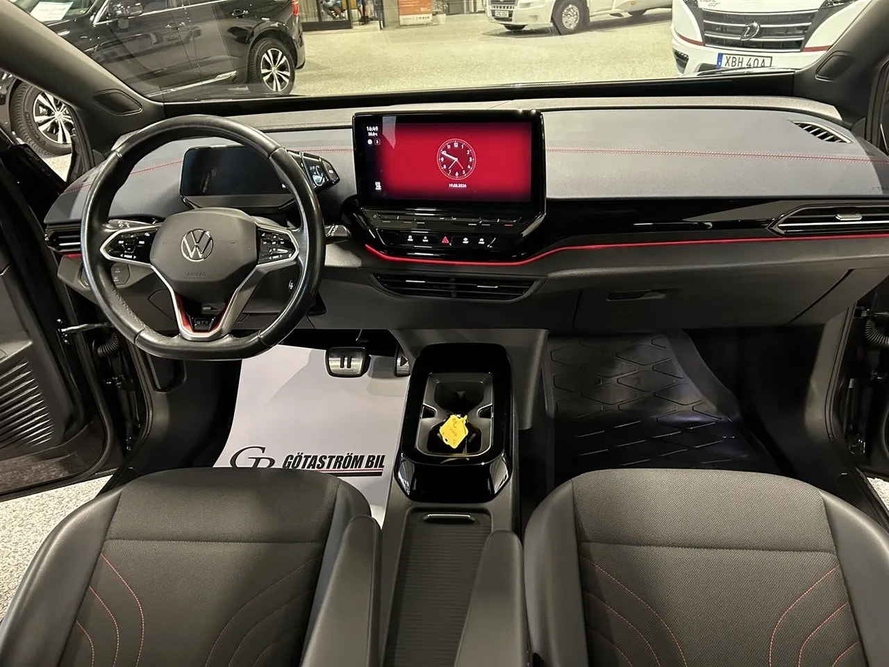 Vehicle image 18
