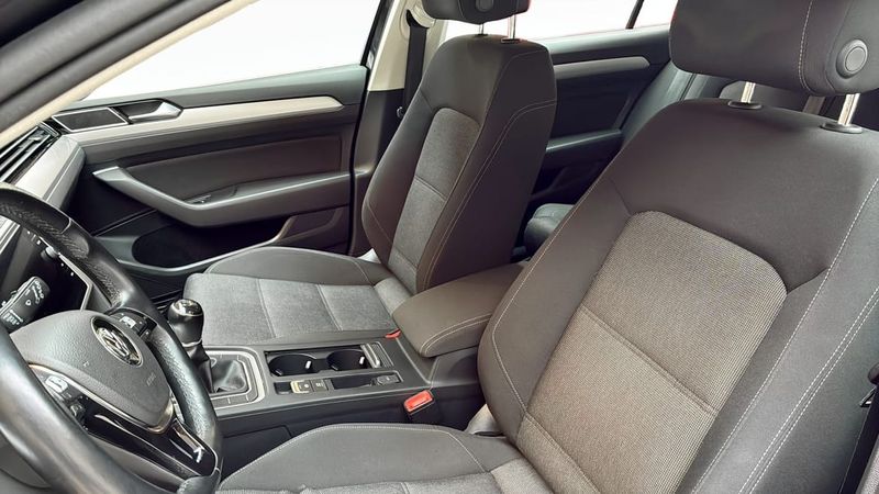 Volkswagen Passat bild 8