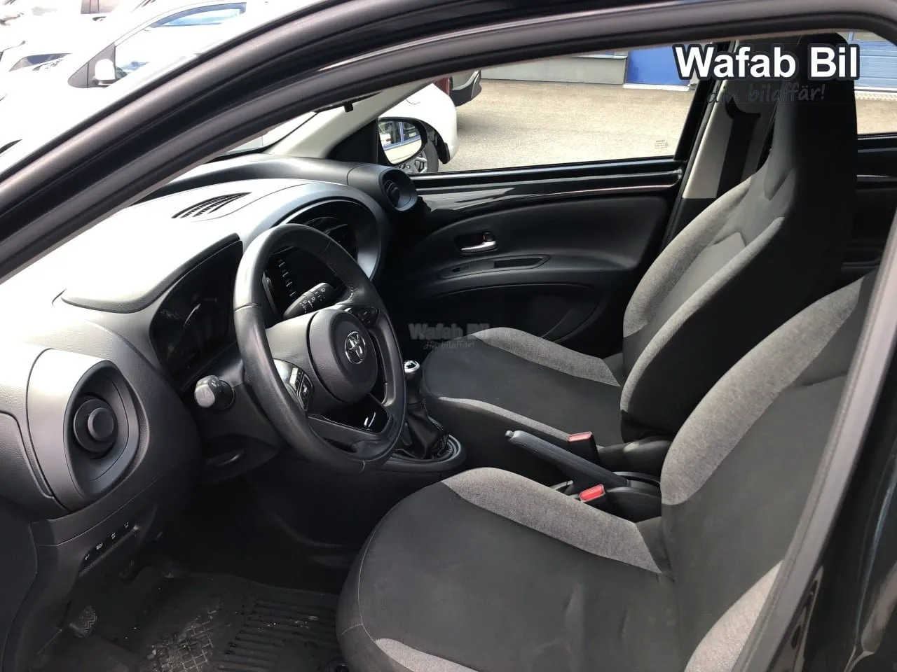 Vehicle image 7