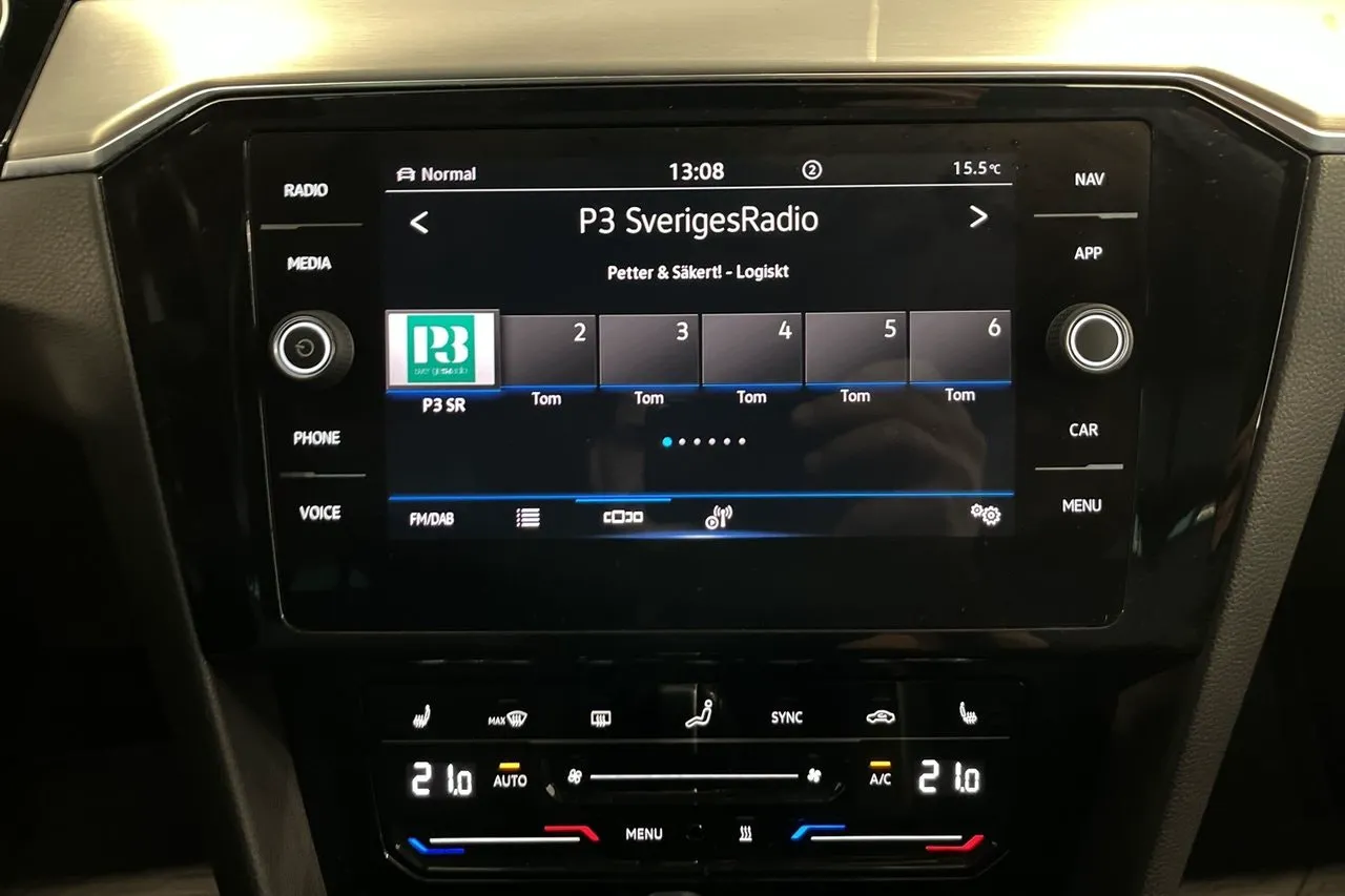 Vehicle image 14