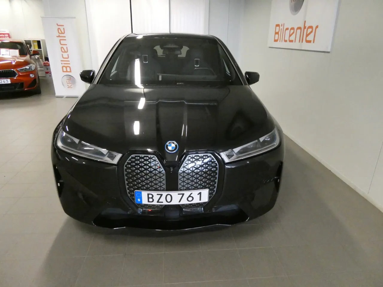 Vehicle image 10