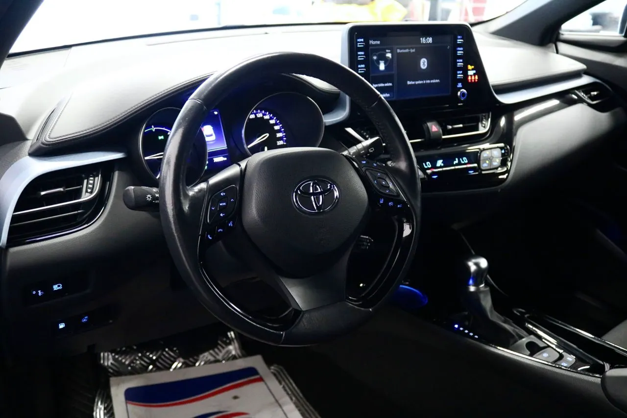 Vehicle image 9