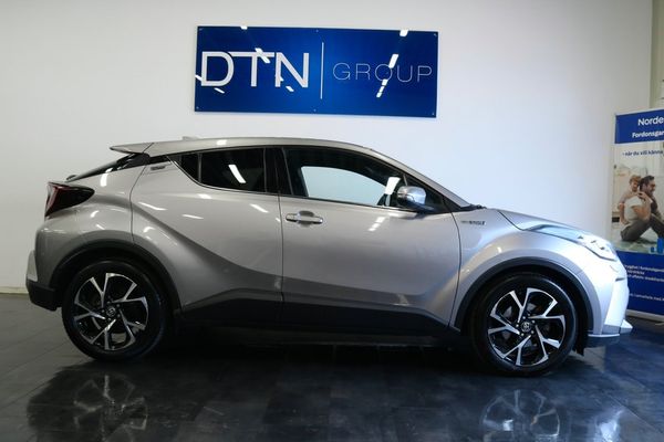 Toyota C-HR Hybrid/CVT/X-Edition/VÄLUTRUSTAD/FULLSERVAD/KAMKEDJA - 2020