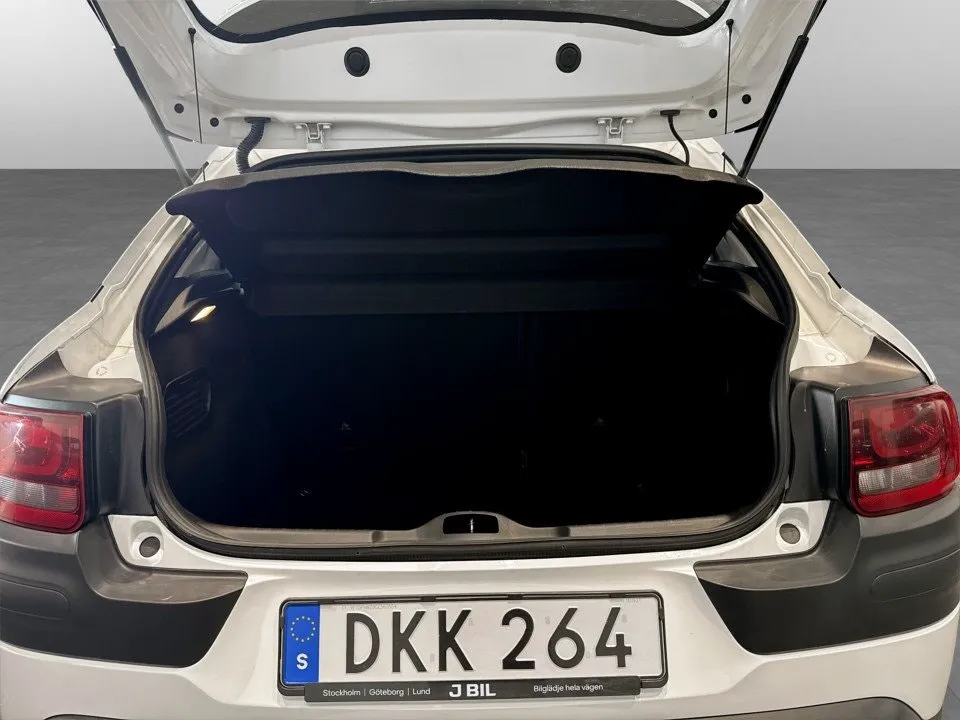 Vehicle image 14