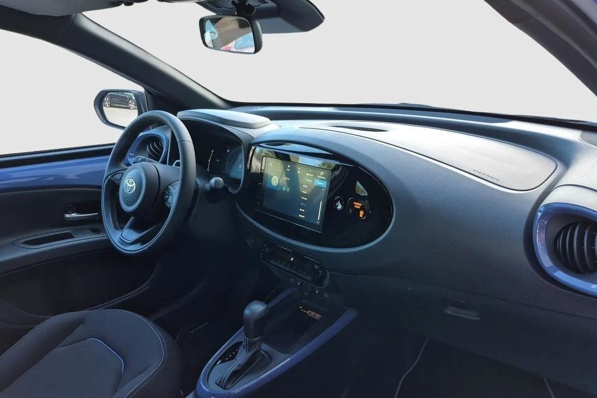 Vehicle image 8