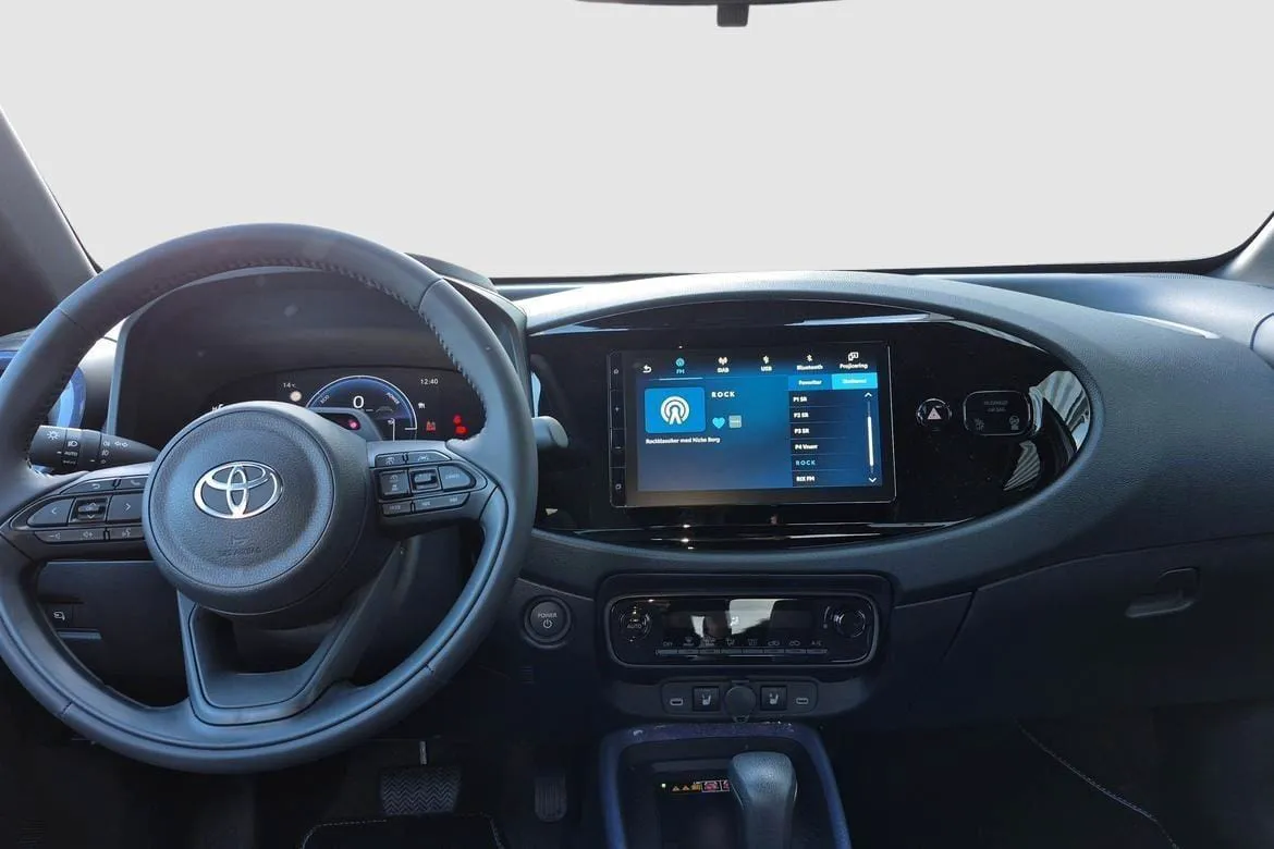 Vehicle image 7