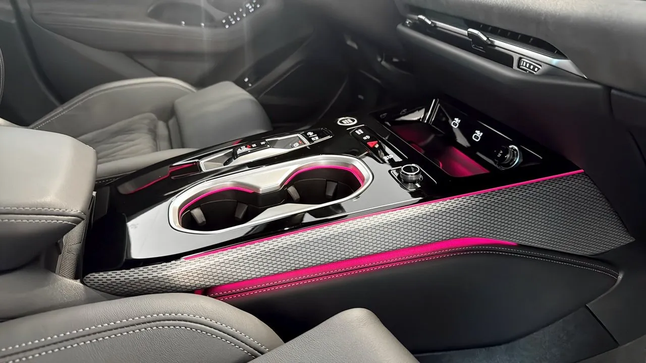 Vehicle image 23
