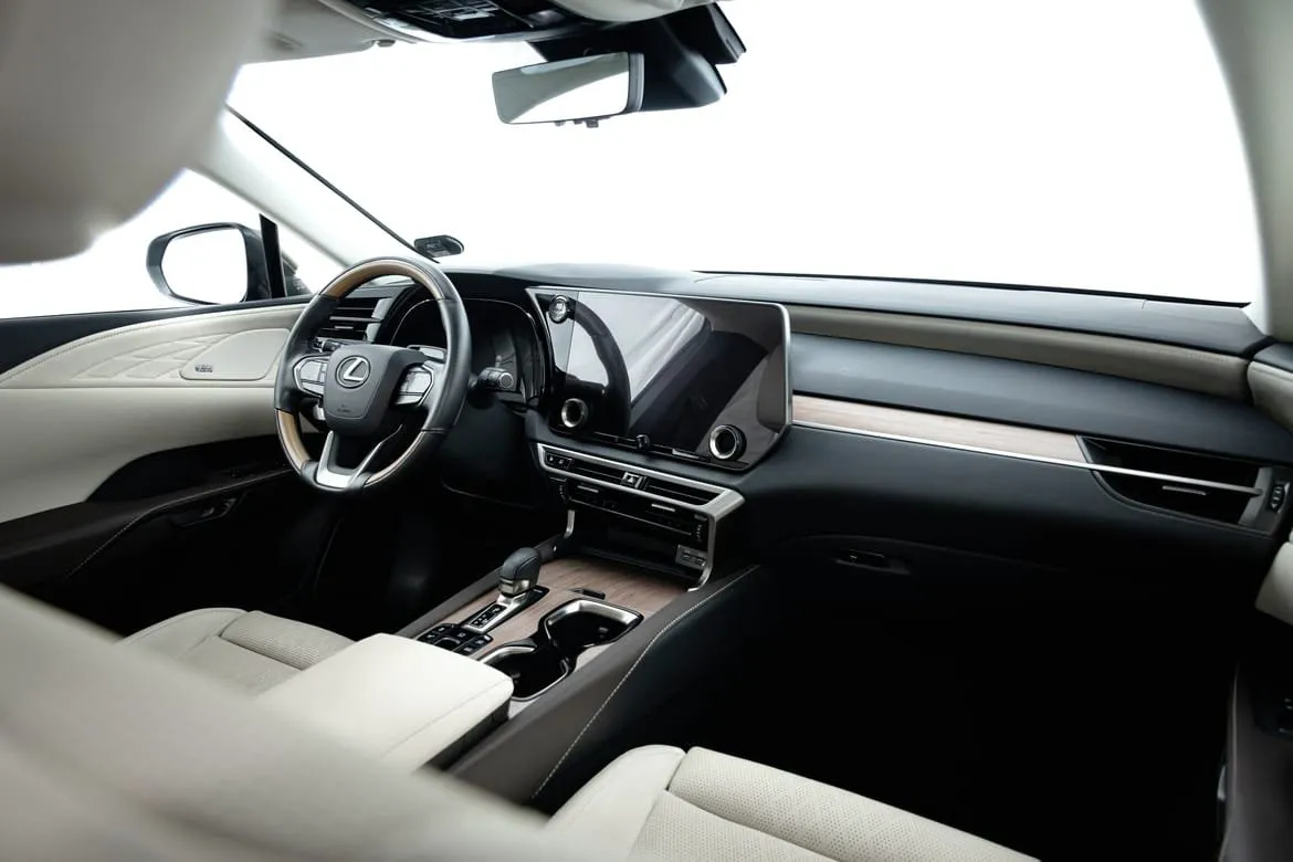 Vehicle image 15