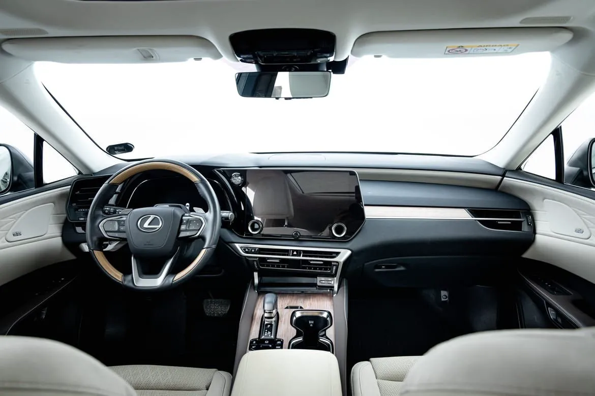 Vehicle image 10