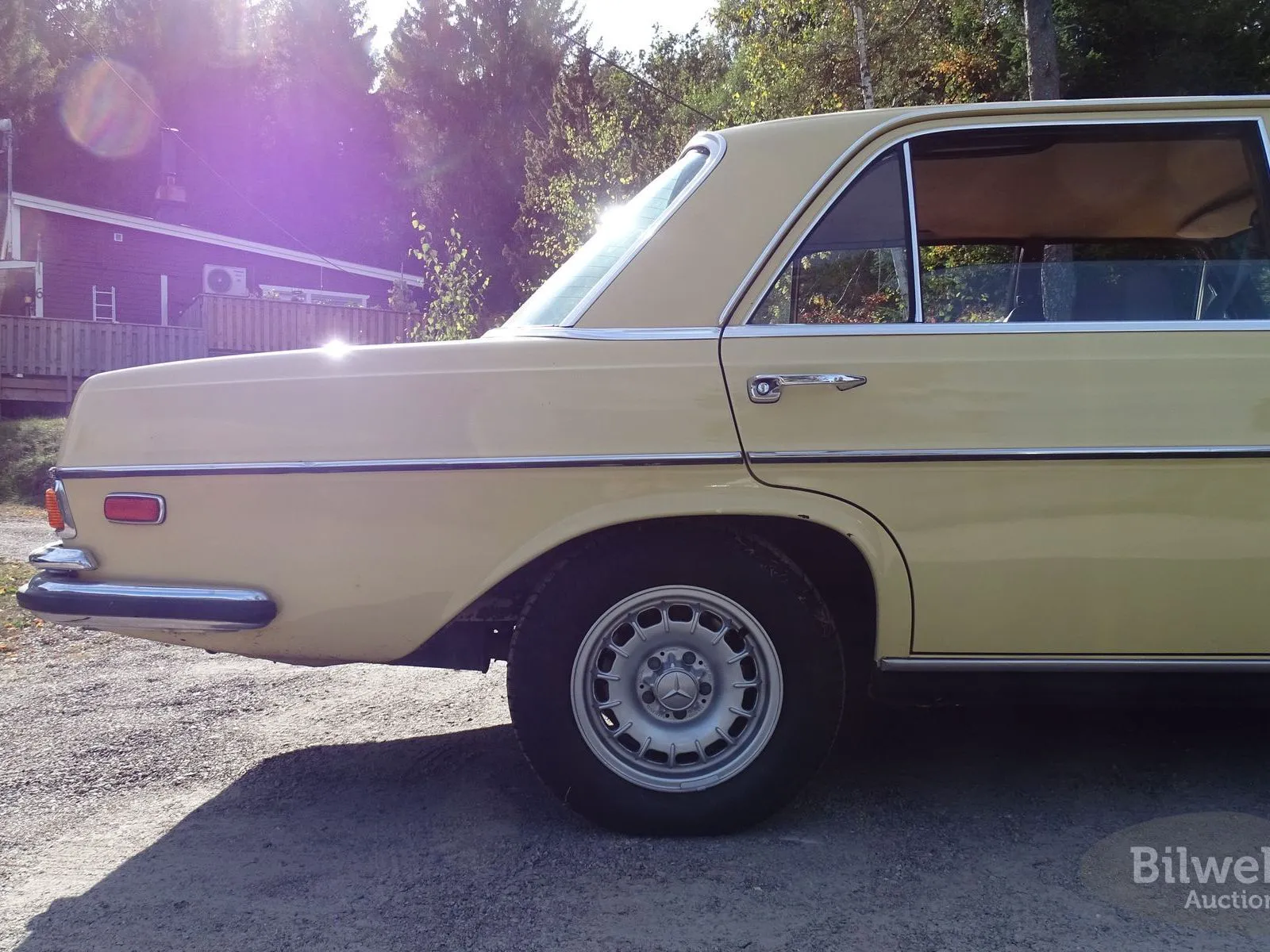 Vehicle image 81