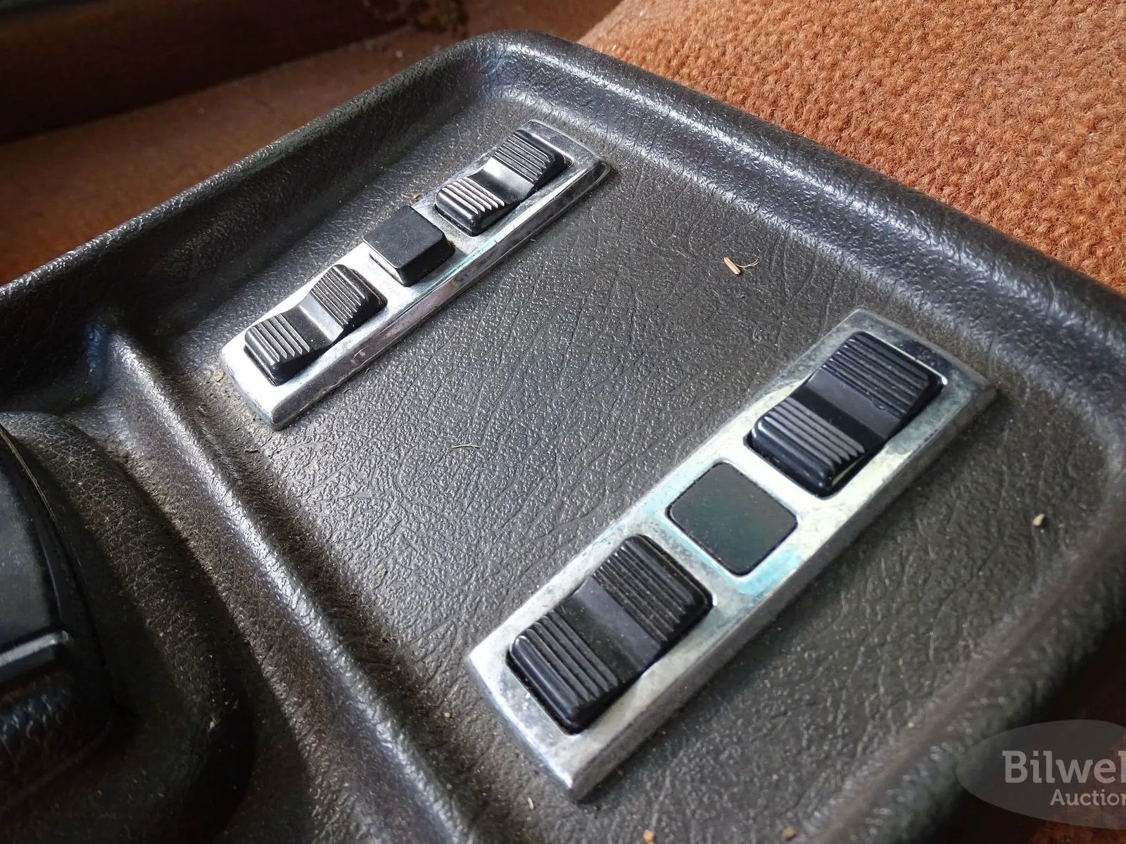 Vehicle image 71