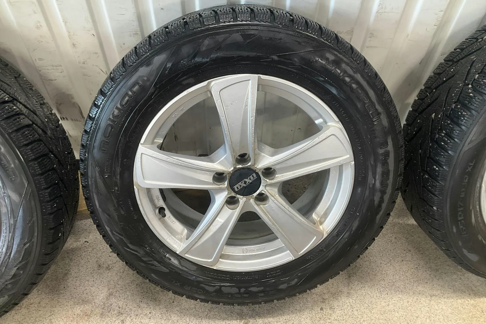 Vehicle image 14
