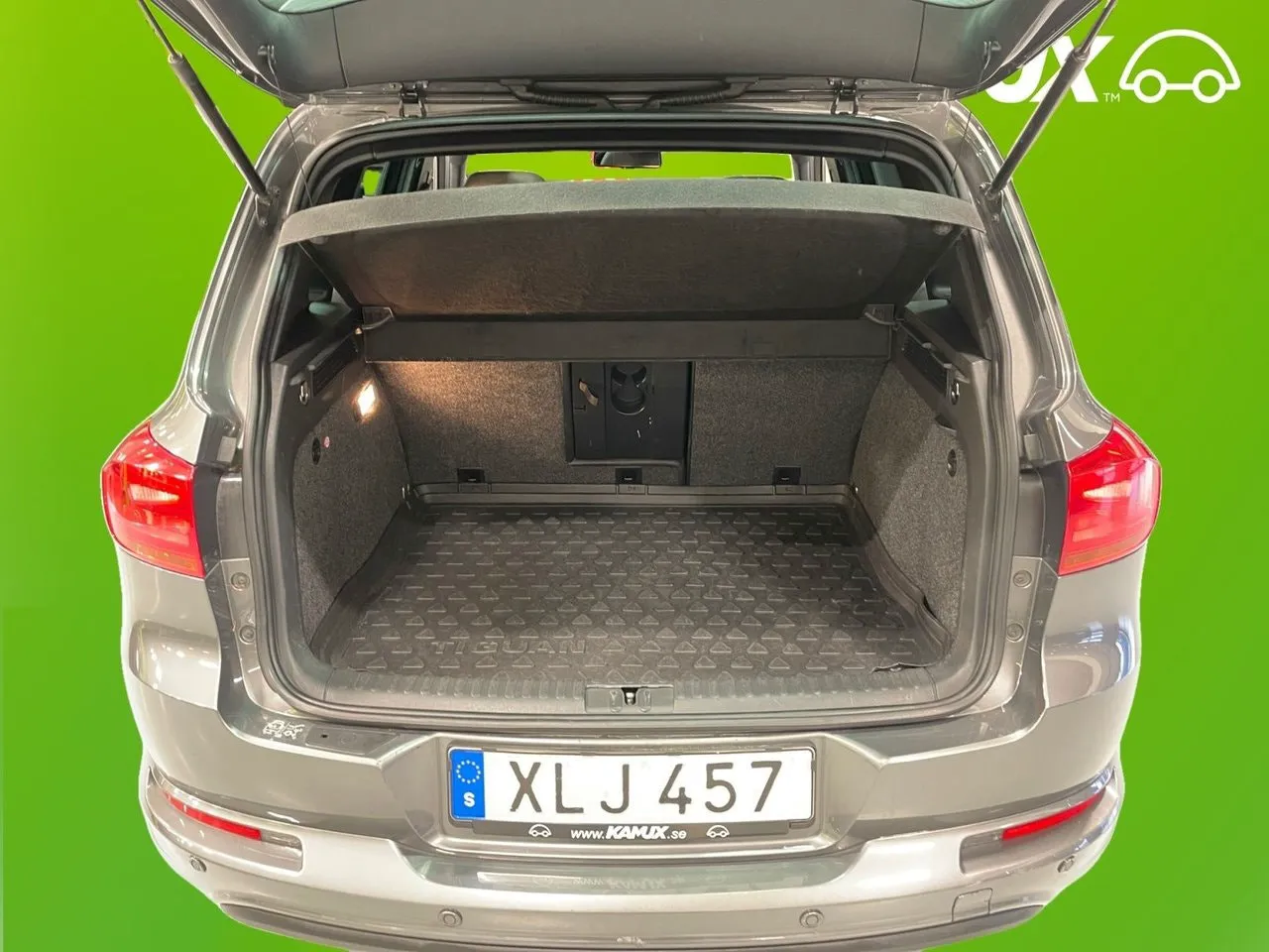 Vehicle image 15