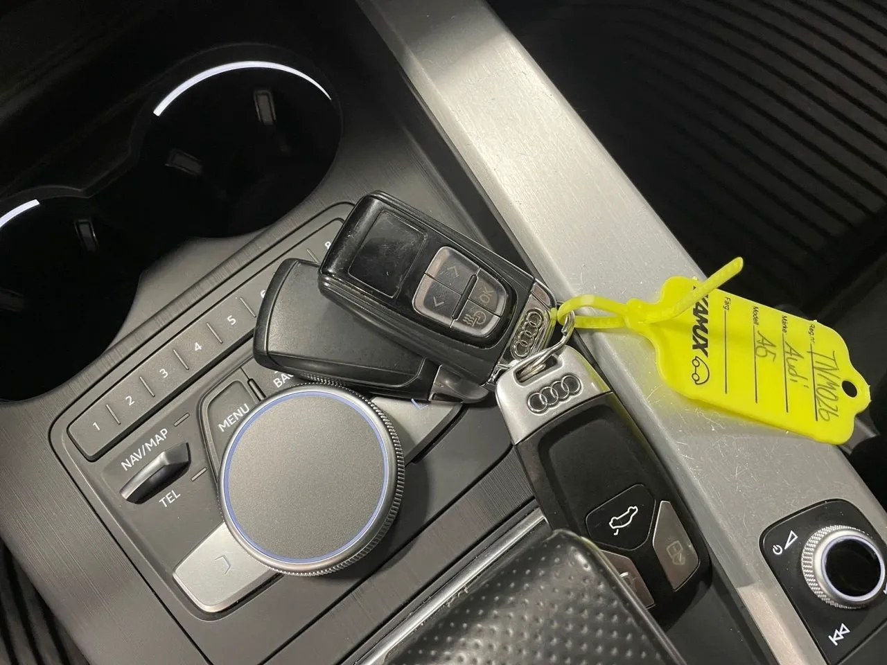 Vehicle image 19