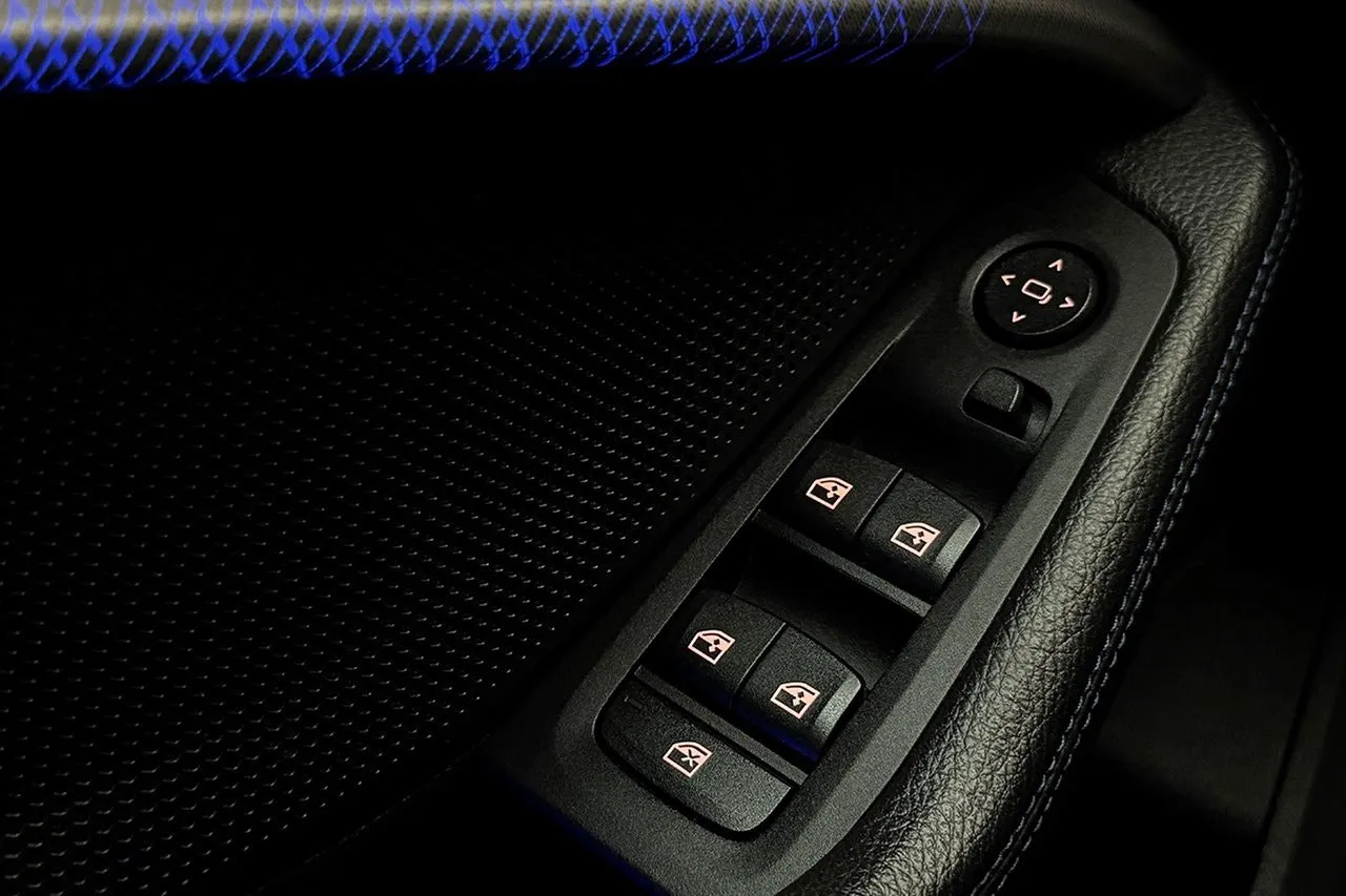 Vehicle image 24