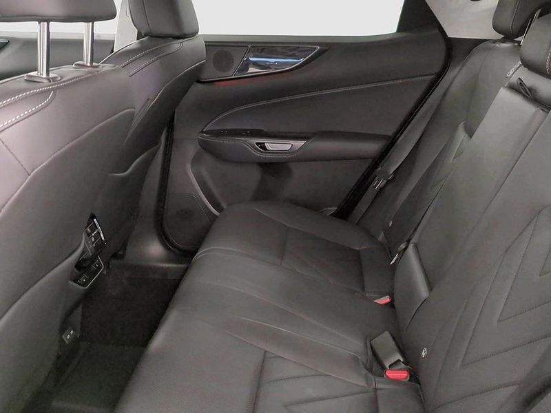 Lexus NX bild 14