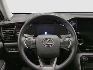 Lexus NX bild 8