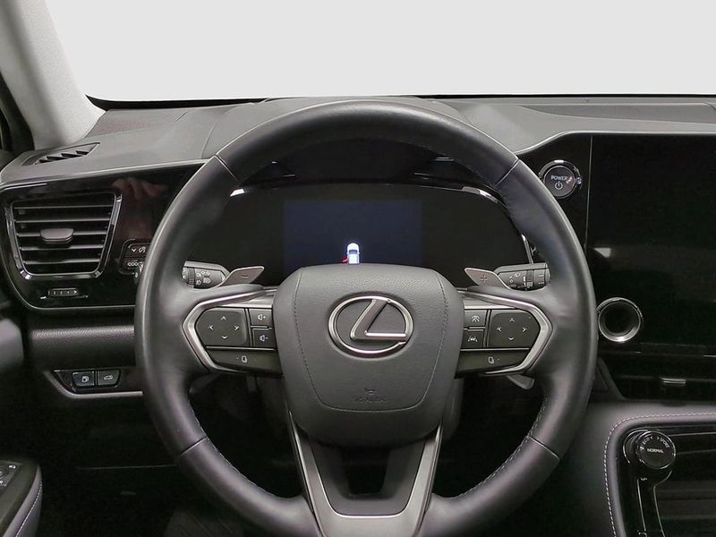 Lexus NX bild 8