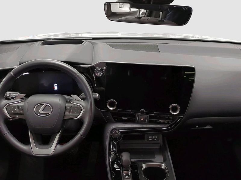 Lexus NX bild 9