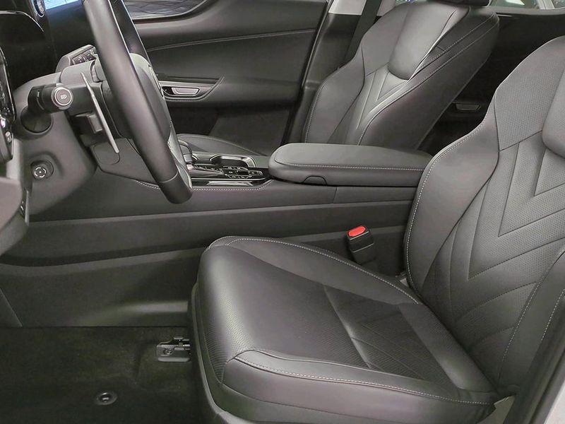 Lexus NX bild 10