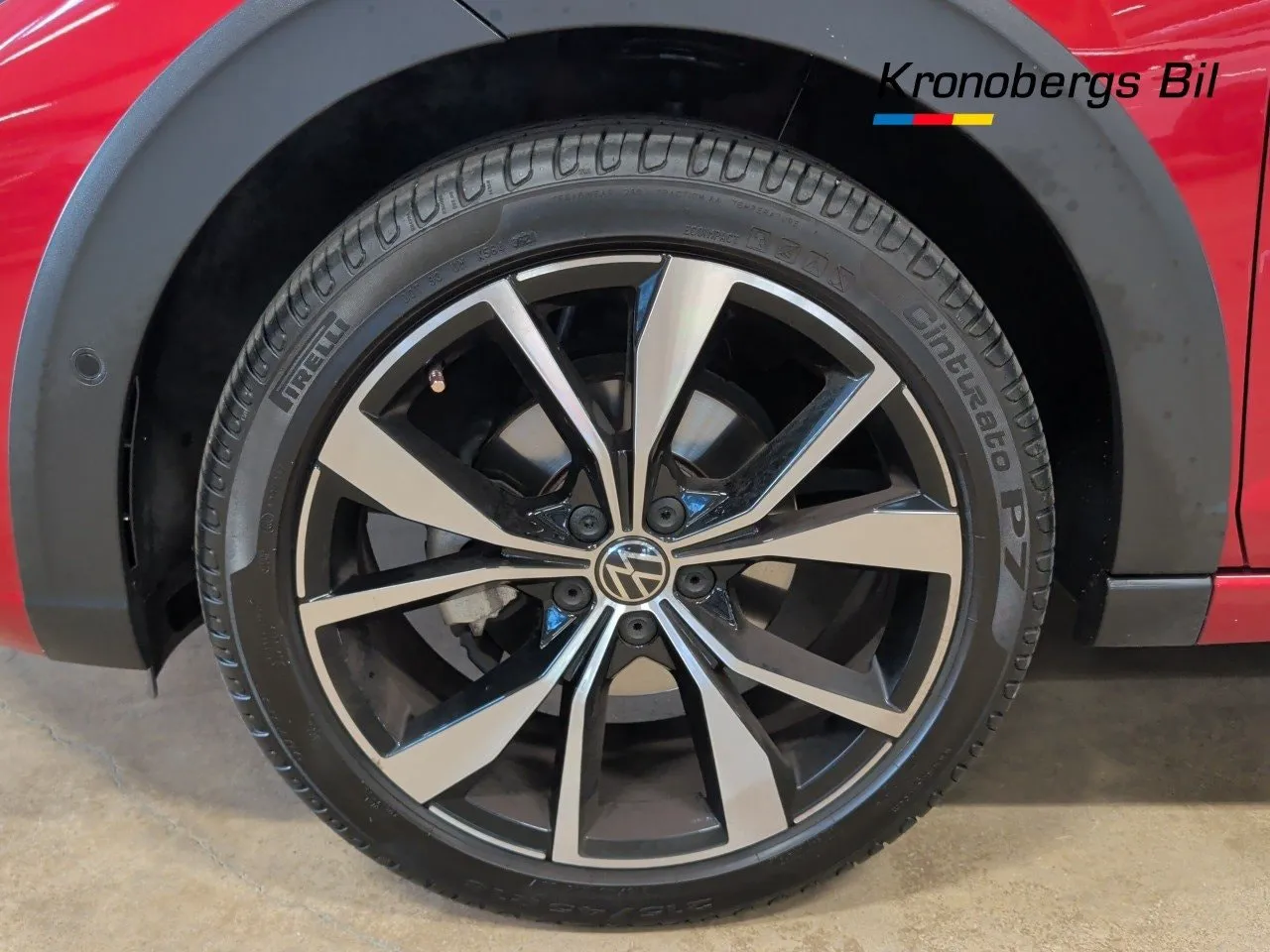 Vehicle image 15