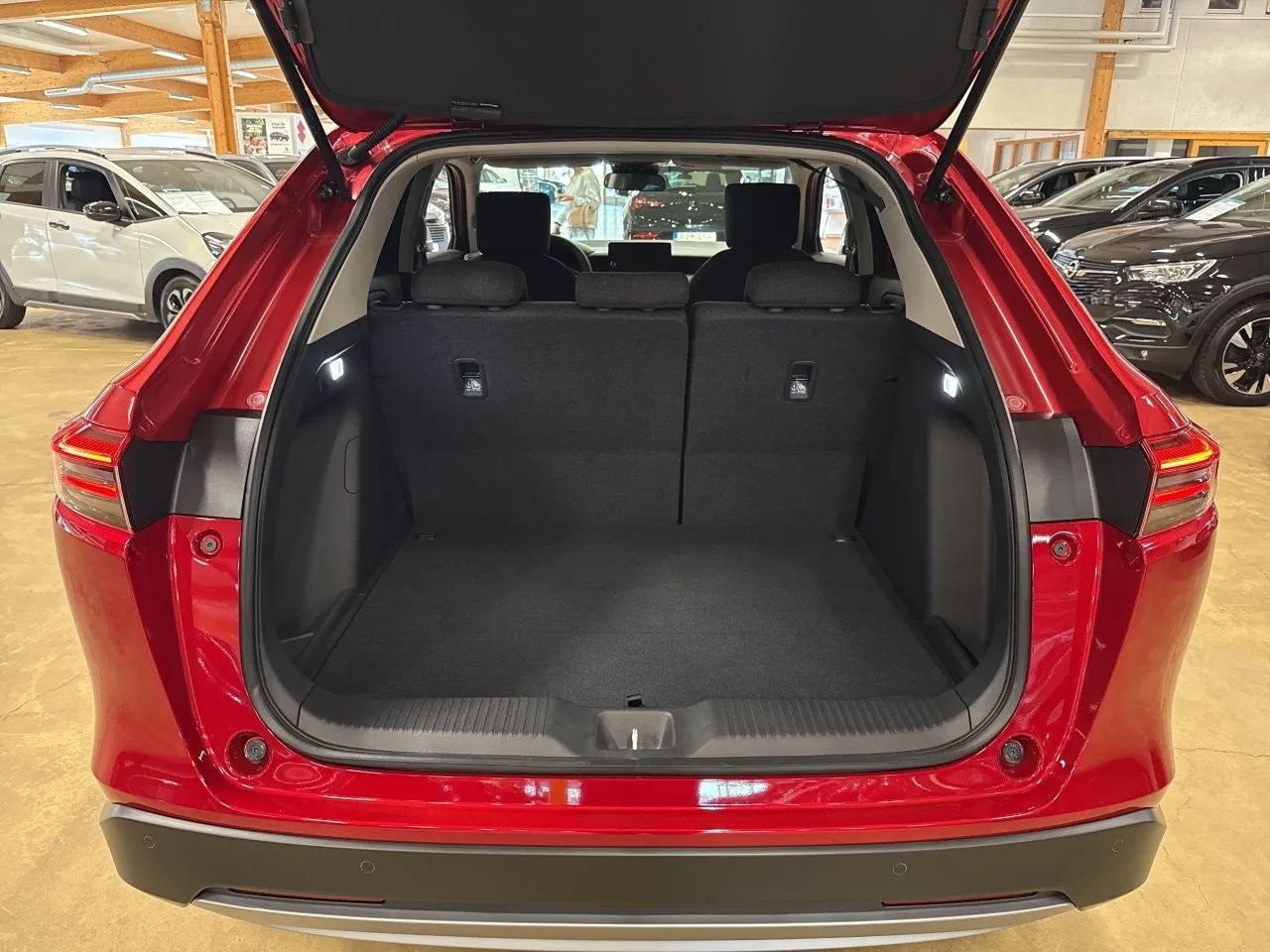 Vehicle image 13