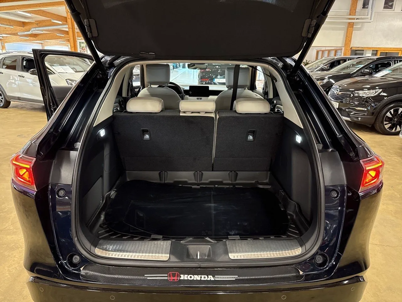 Vehicle image 13