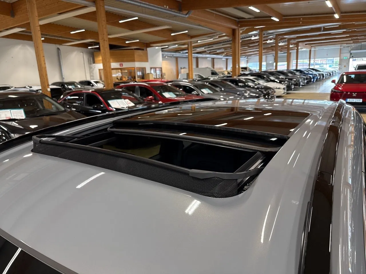 Vehicle image 16