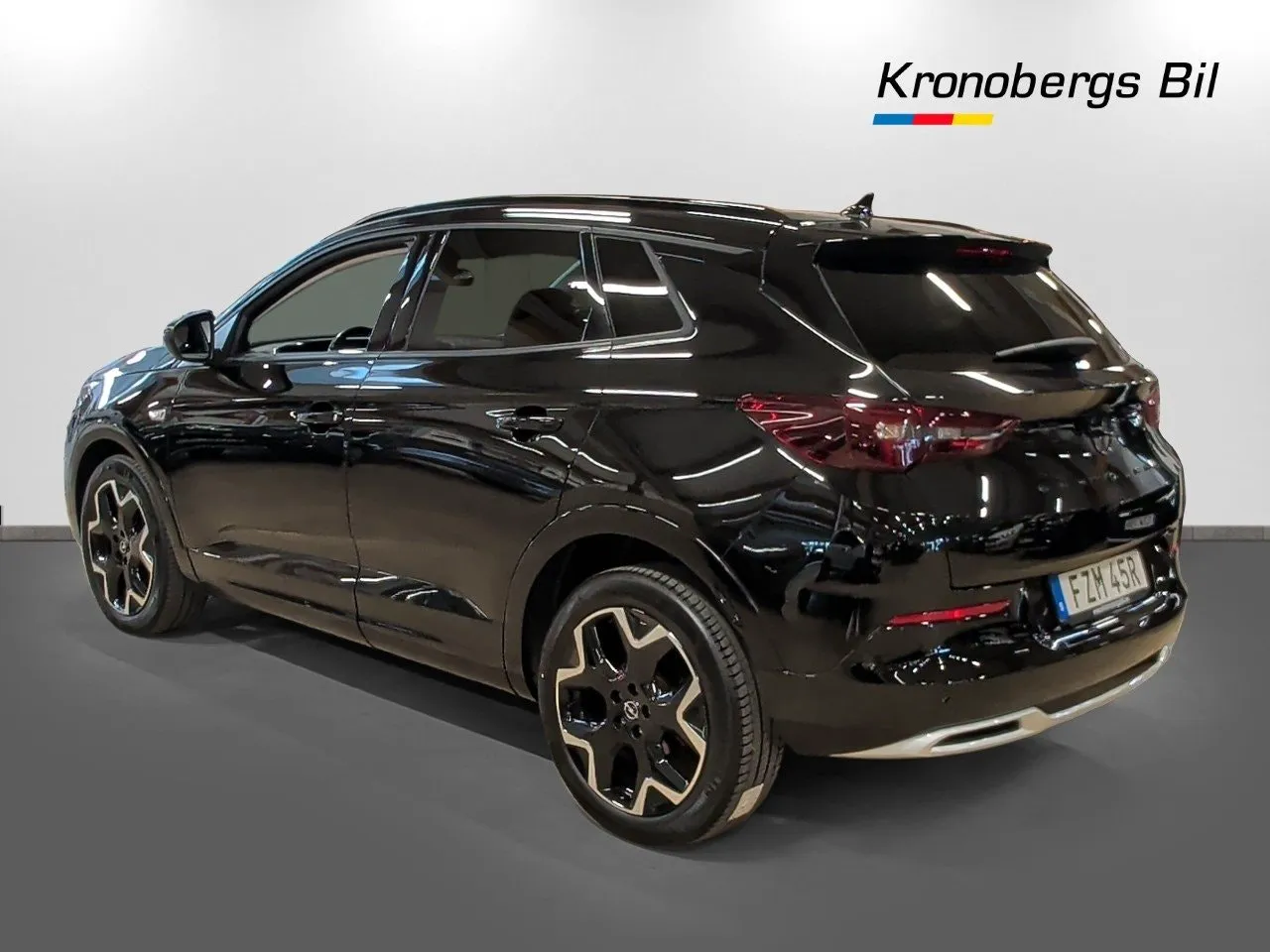 Vehicle image 5
