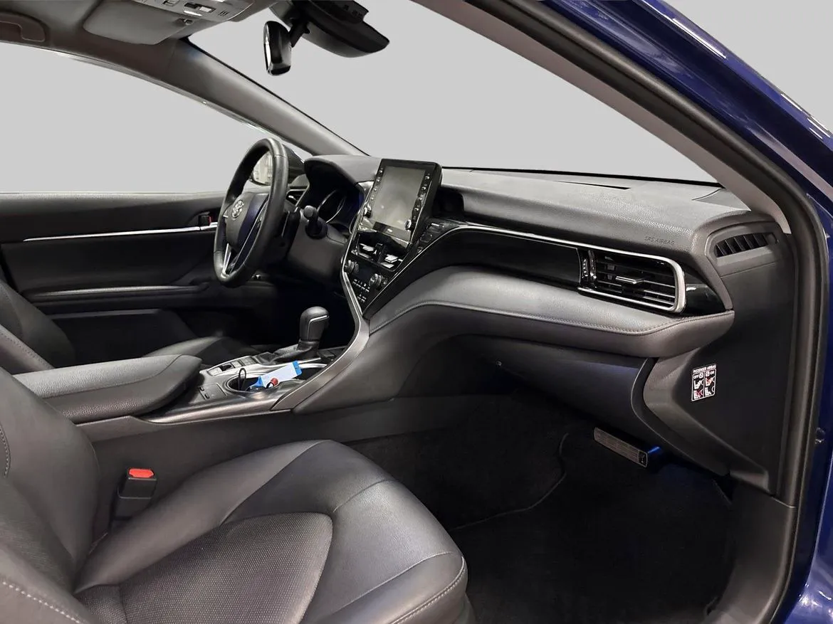 Vehicle image 8