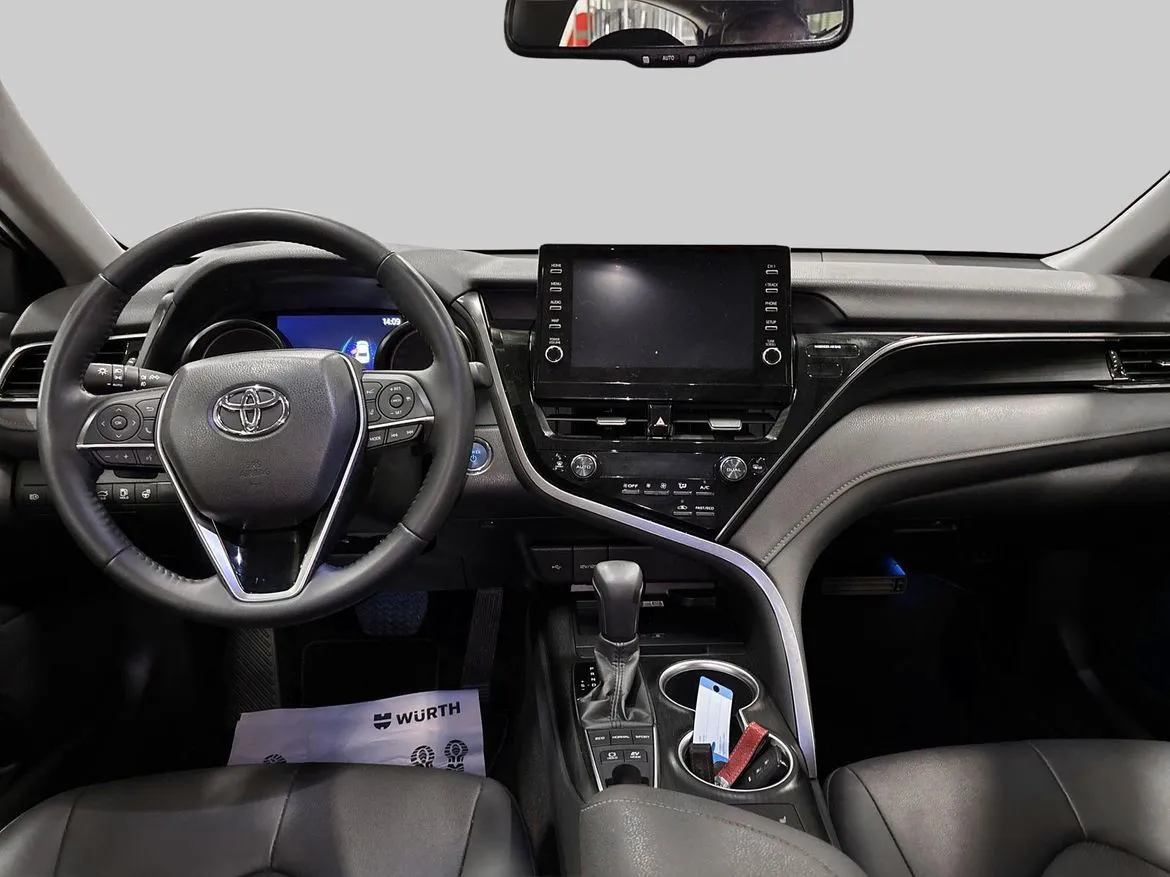 Vehicle image 10