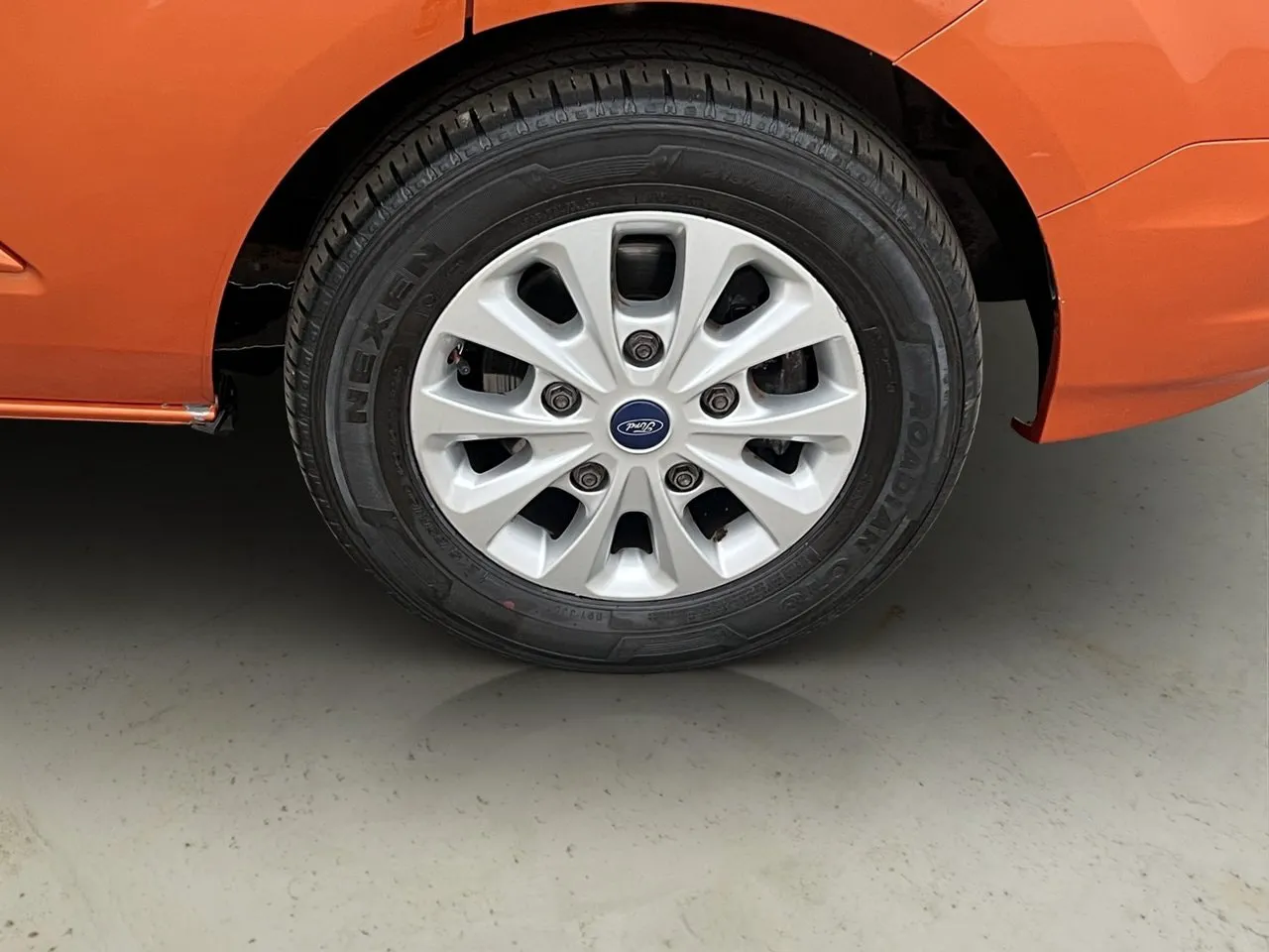 Vehicle image 32