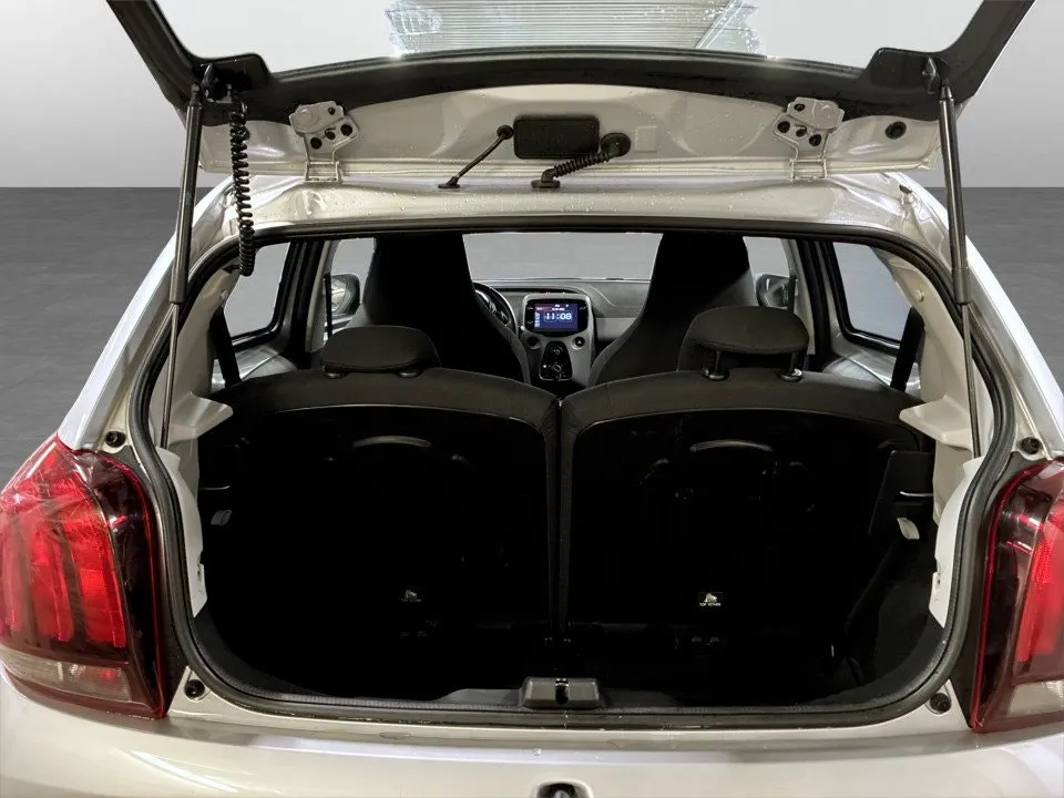 Vehicle image 18