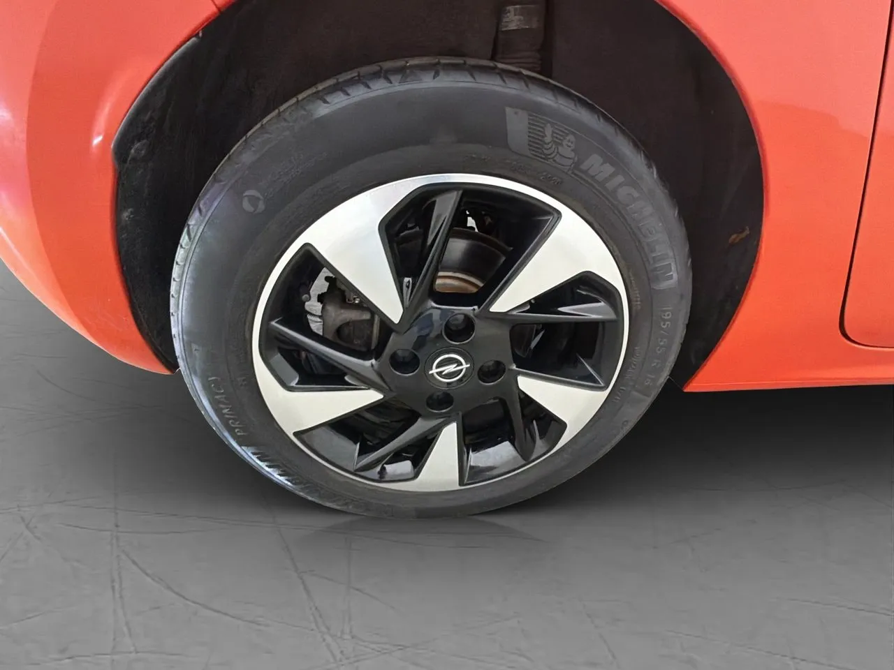 Vehicle image 28