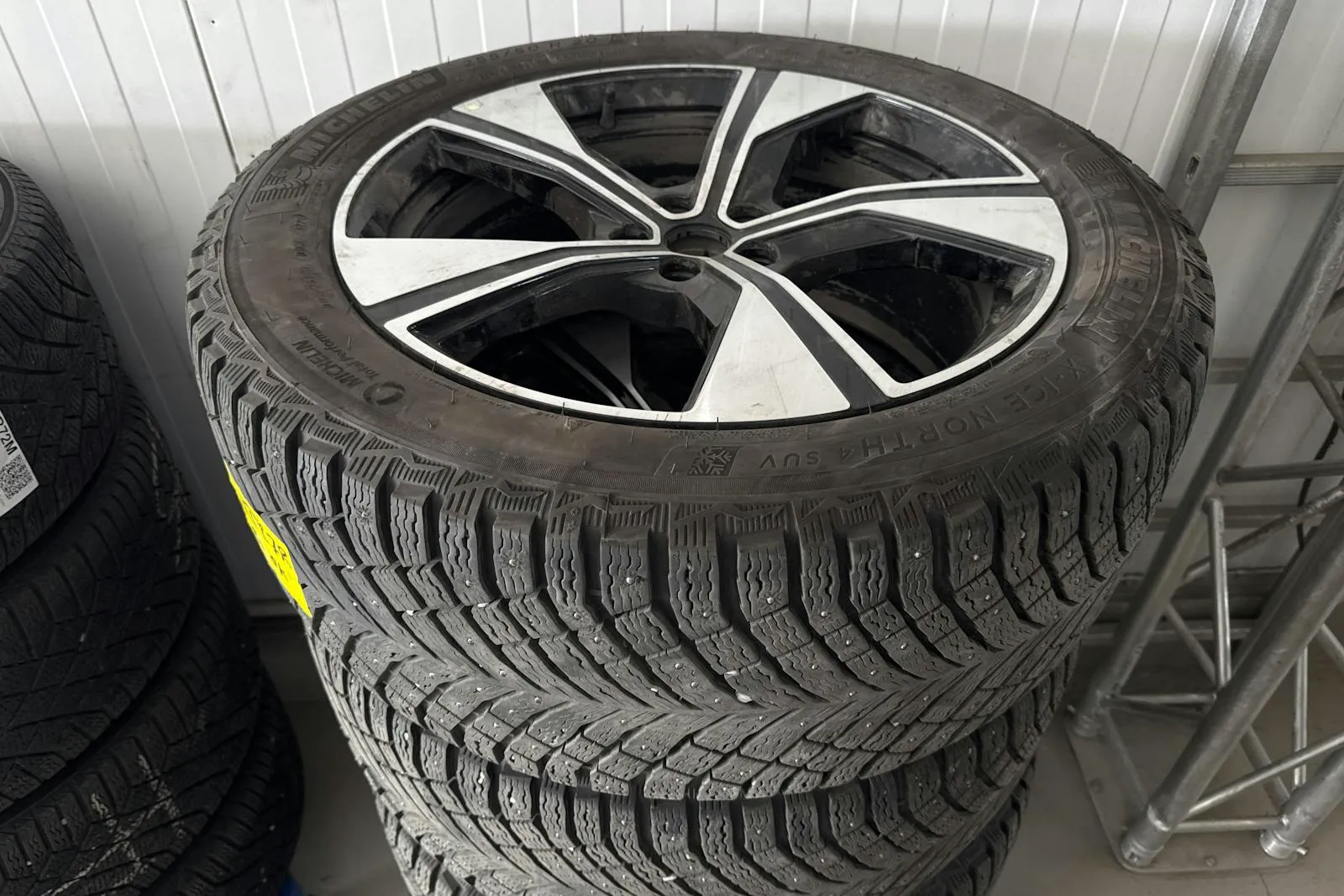 Vehicle image 18