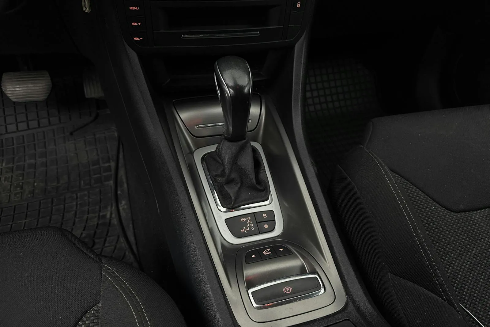 Vehicle image 13