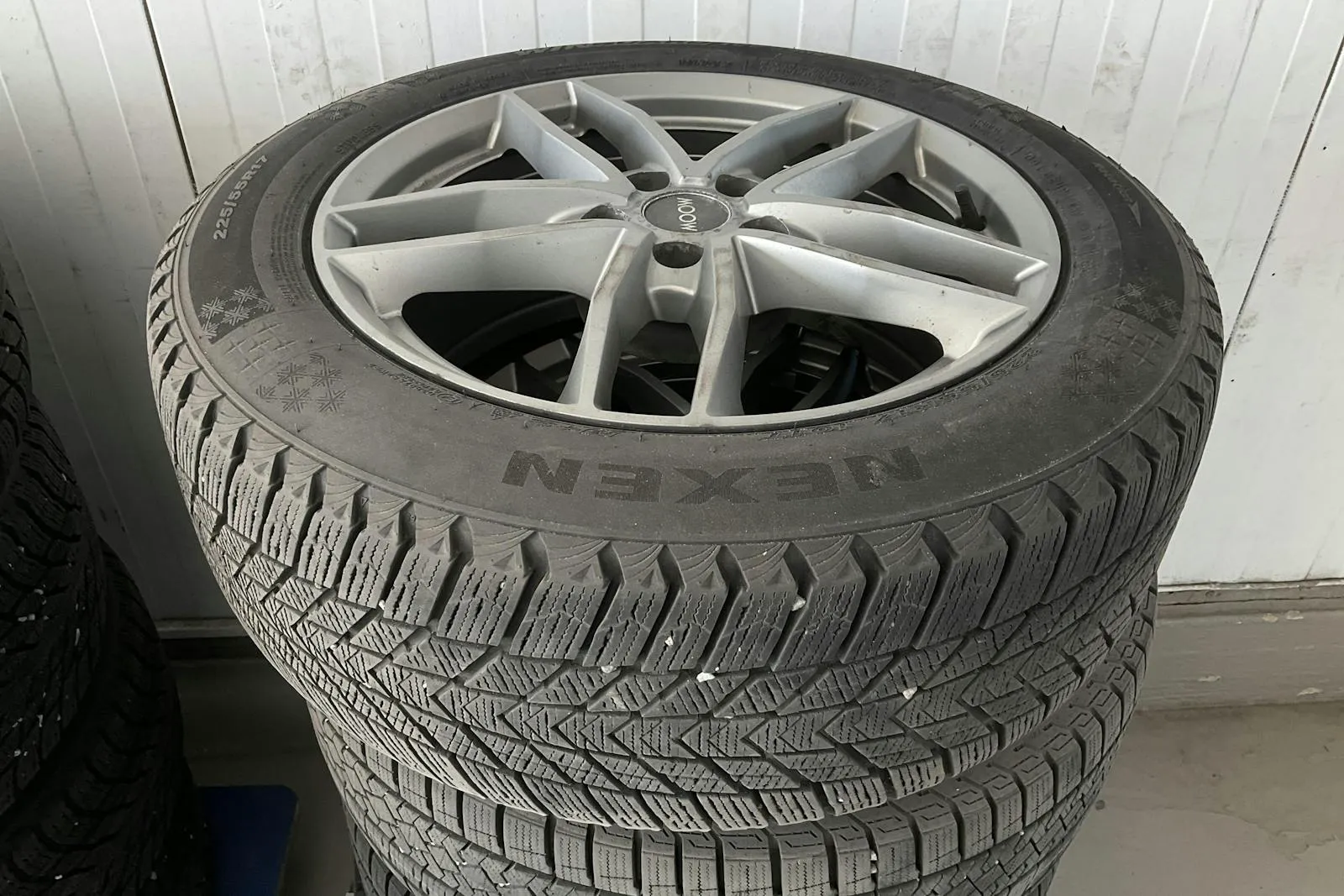 Vehicle image 16