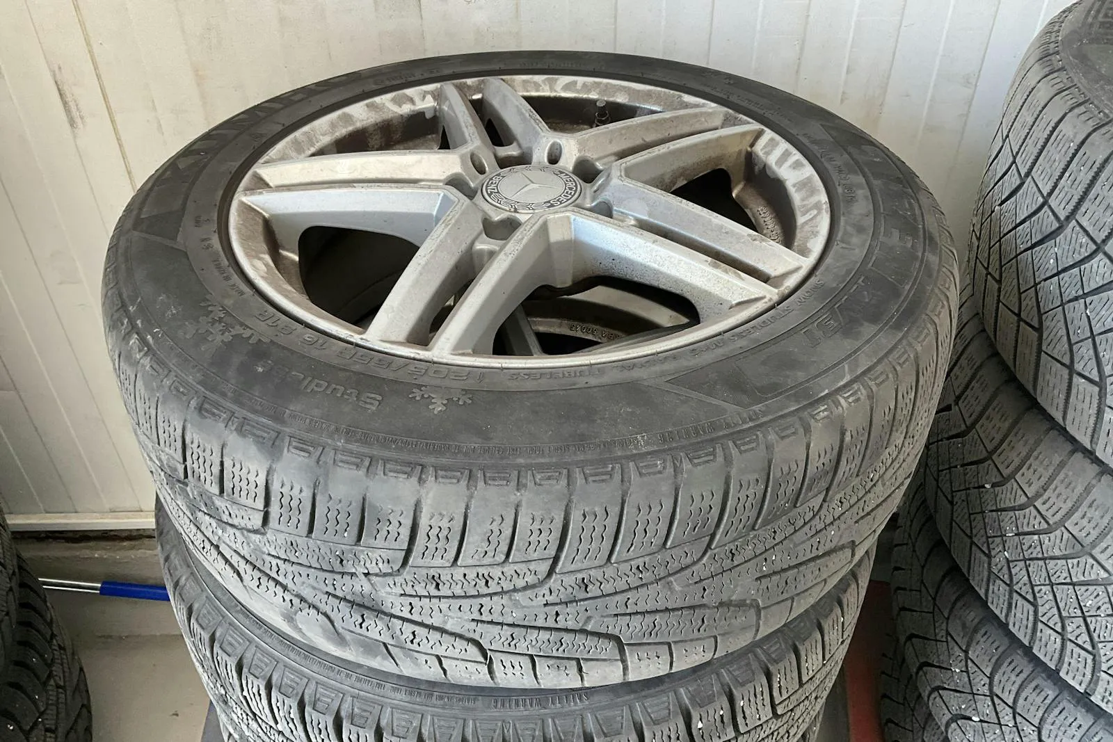 Vehicle image 15