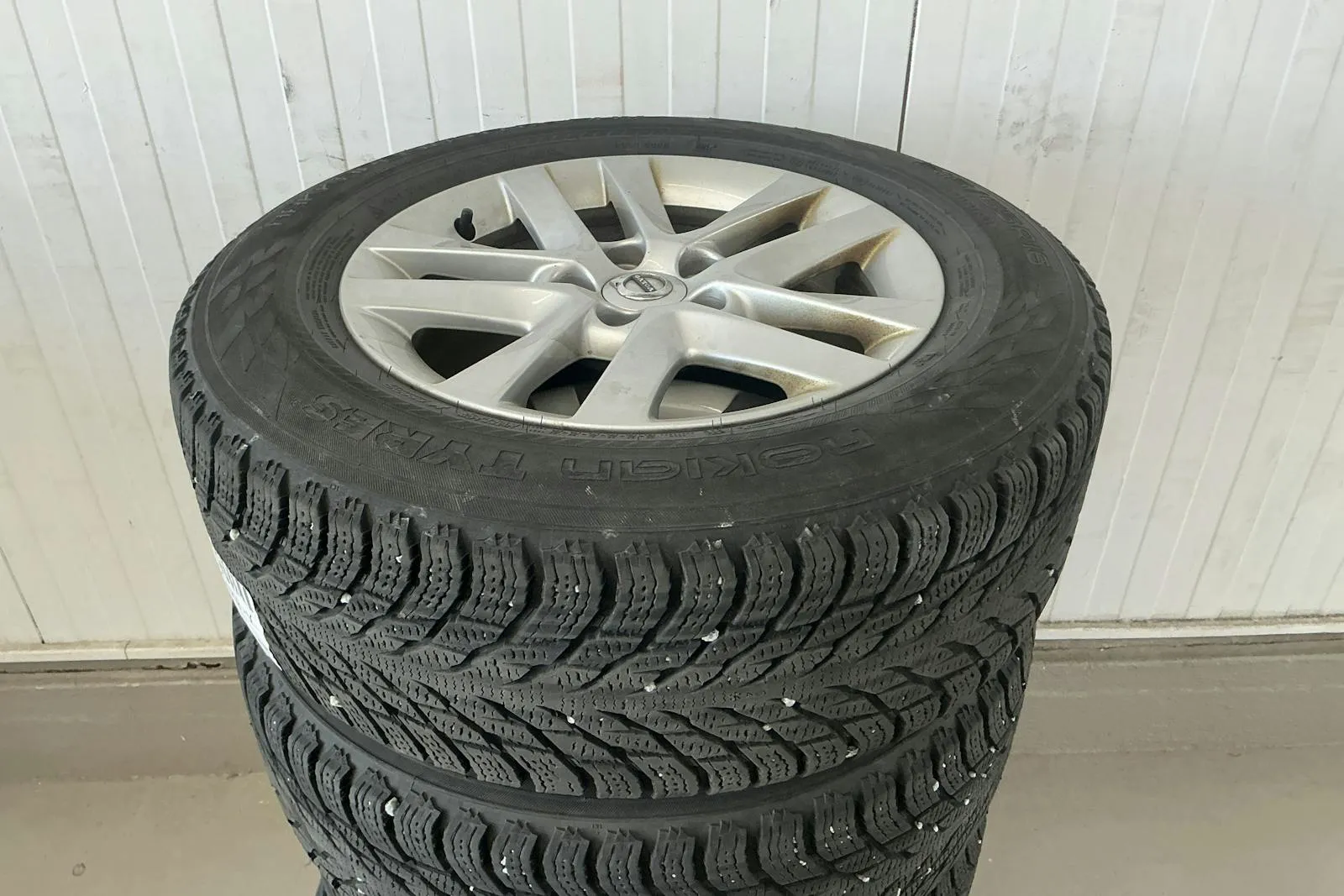 Vehicle image 16