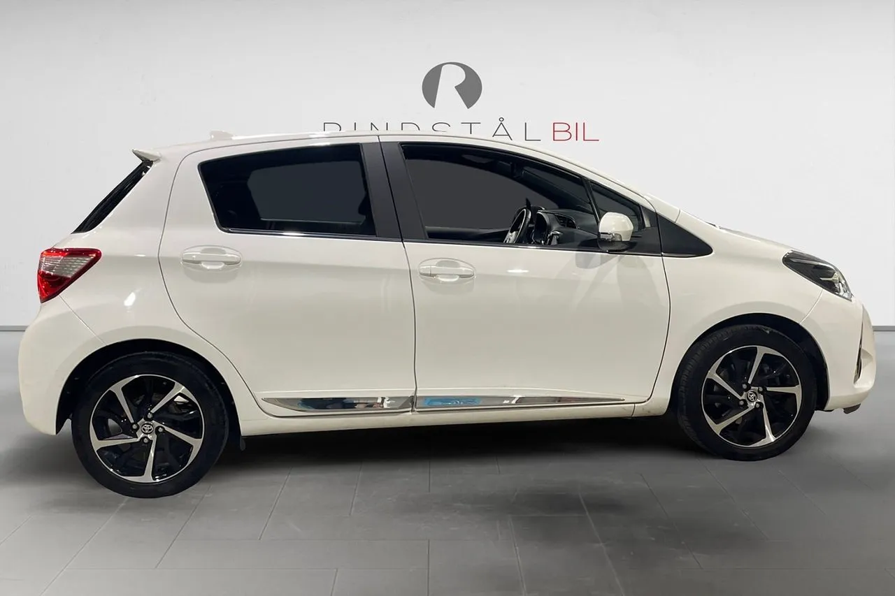 Vehicle image 7