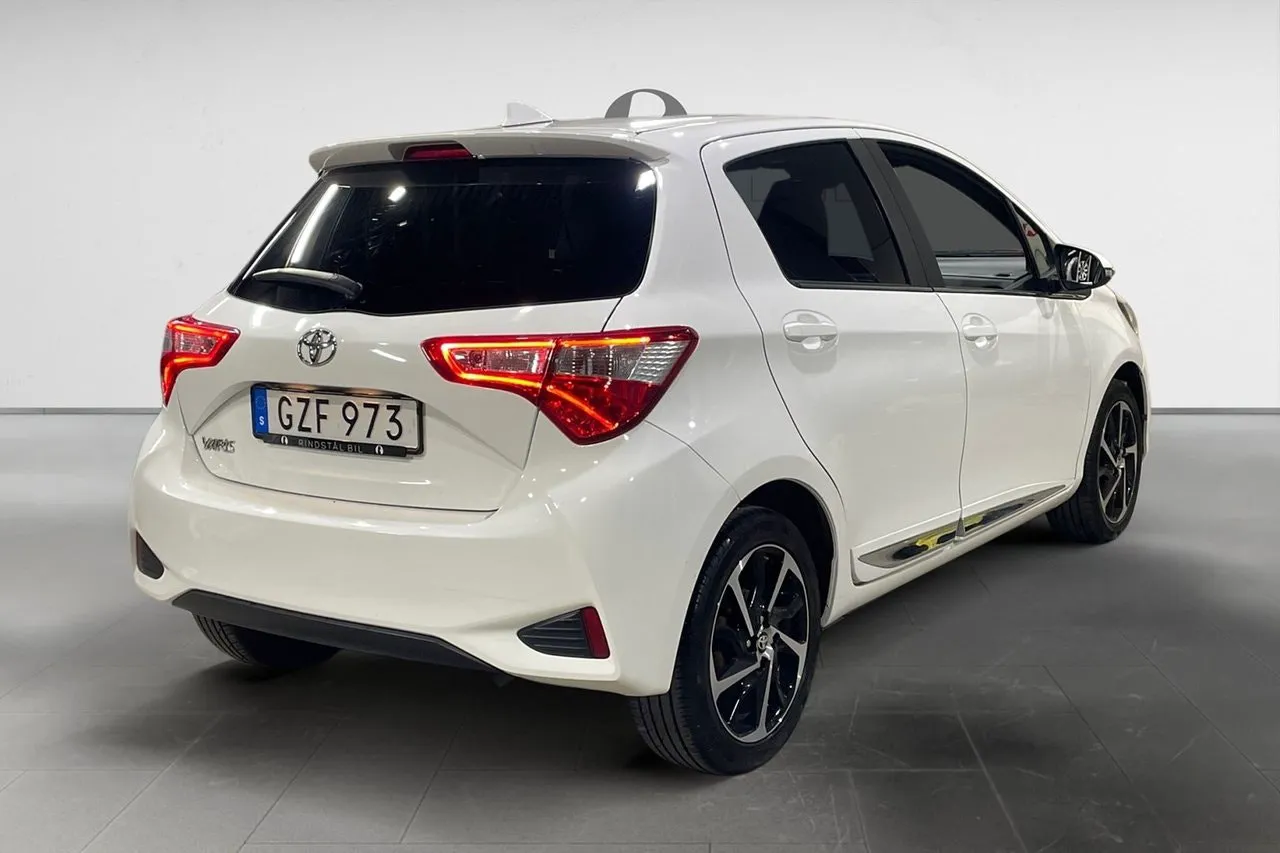 Vehicle image 6