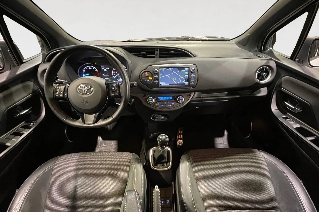 Vehicle image 10